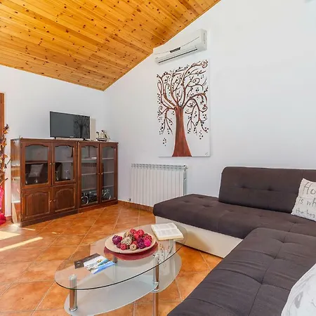 Rita Apartment